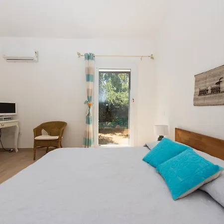 Bithia Bed and breakfast